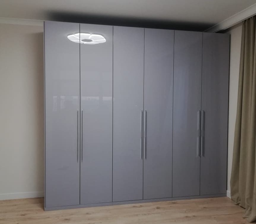 <span style="font-weight: bold;">Распашные шкафы</span>